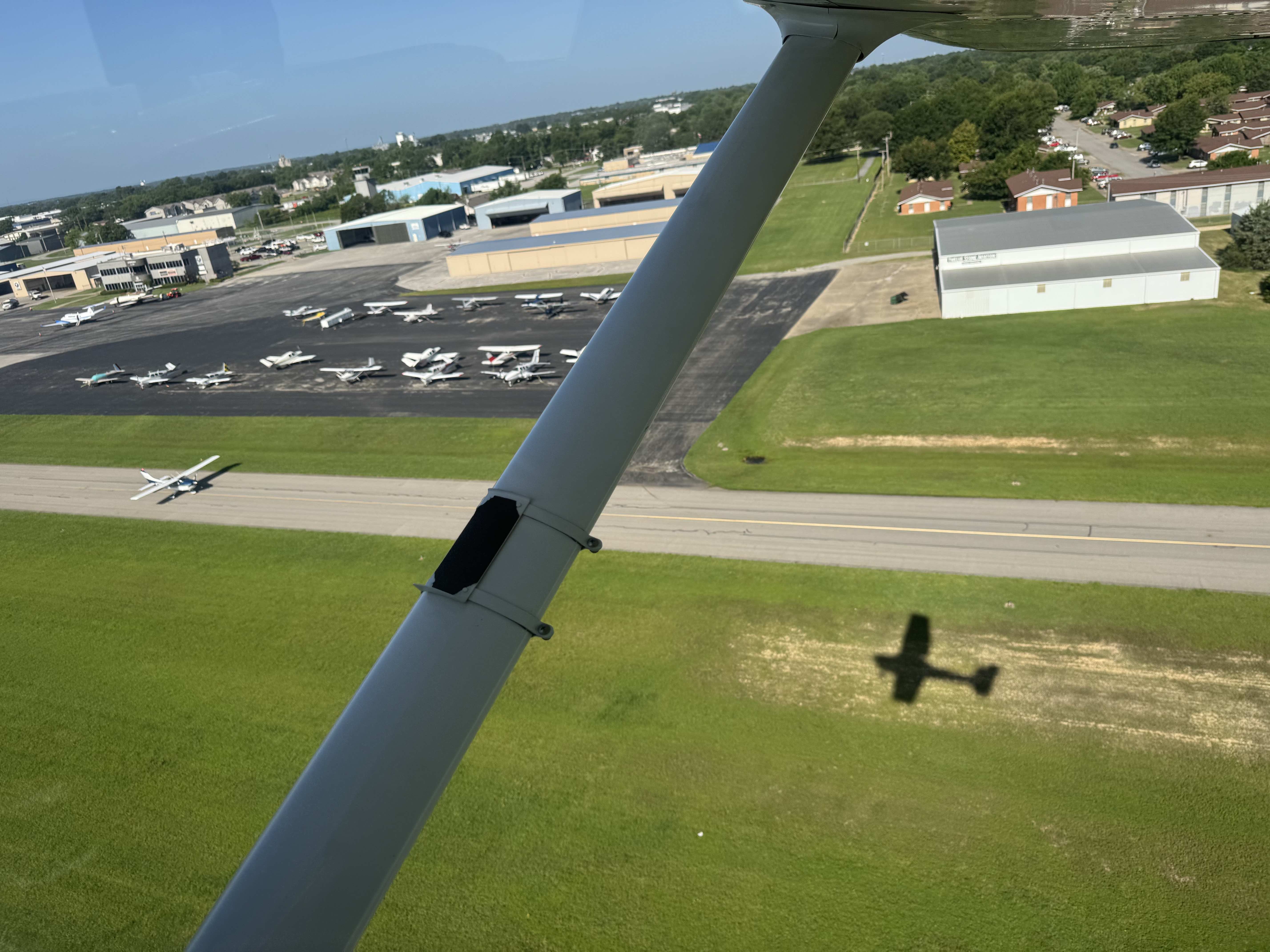 Cessna go around at airport